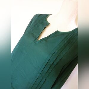 Chances R evergreen v-neck Blouse